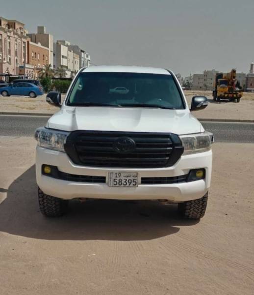 تويوتا لاند كروزر ستاندر - قير عادي للبيع 