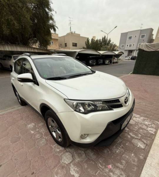 جيب تويوتا راف فور 2015 للبيع 