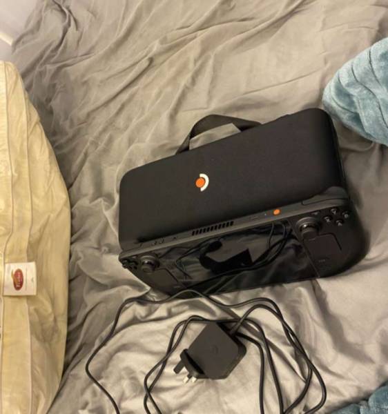 Steam deck OLED للبيع 