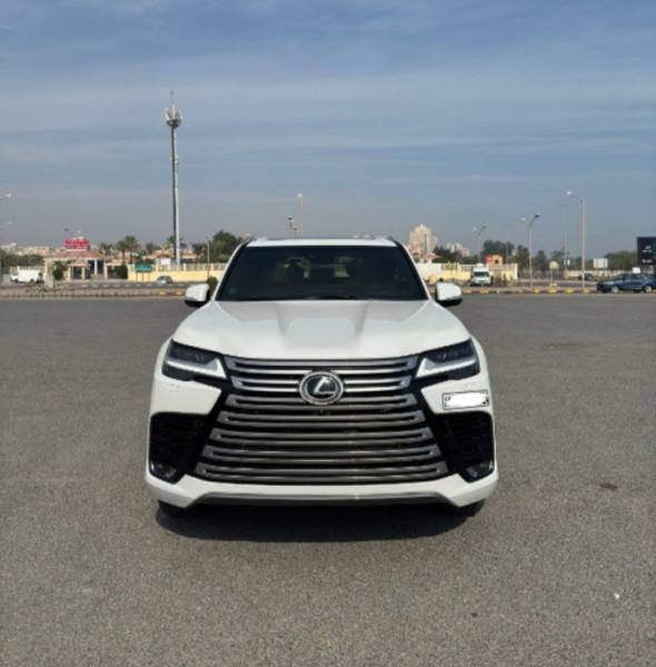 جيب لكزس LX 2024 للبيع 