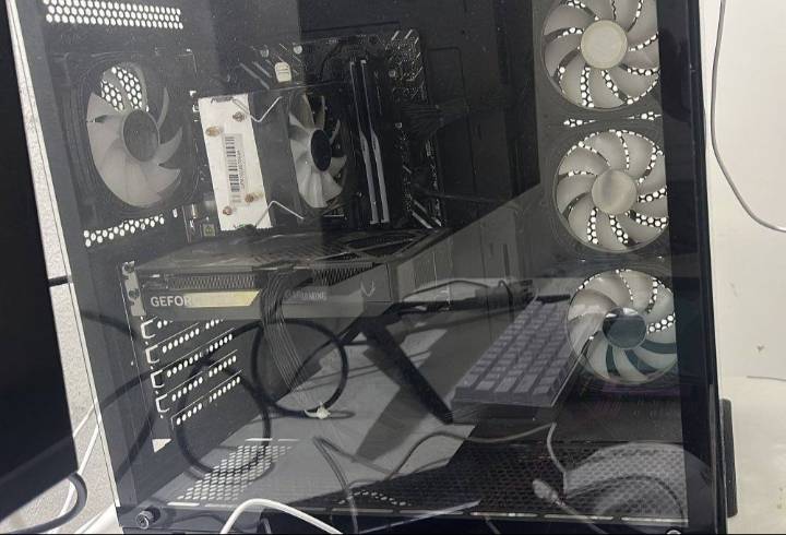 بي سي للبيع