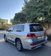 8 5.7 VXR لاندكروزر للبيع