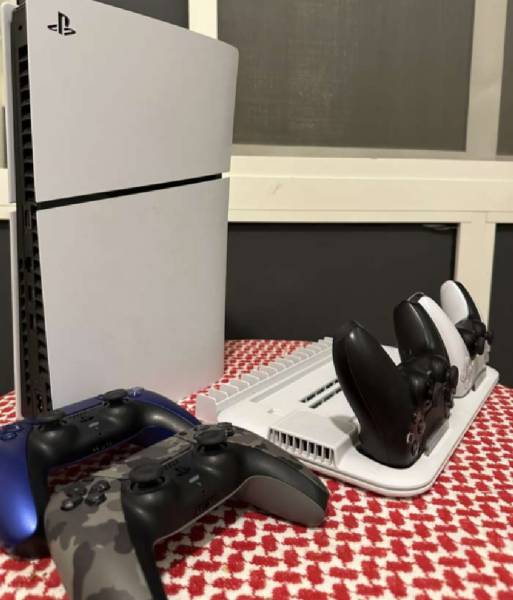 بلايستيشن ٥ للبيع 