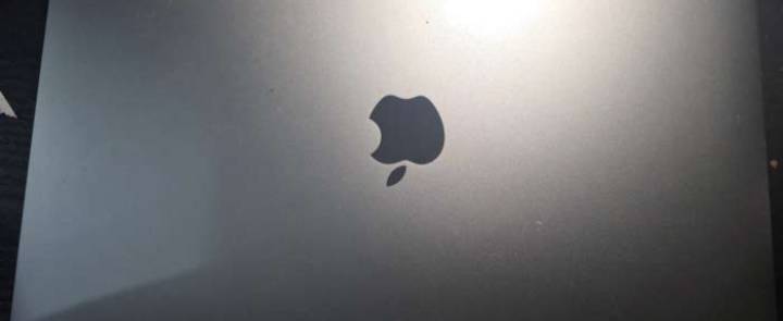 ماك بوك برو M1 للبيع 