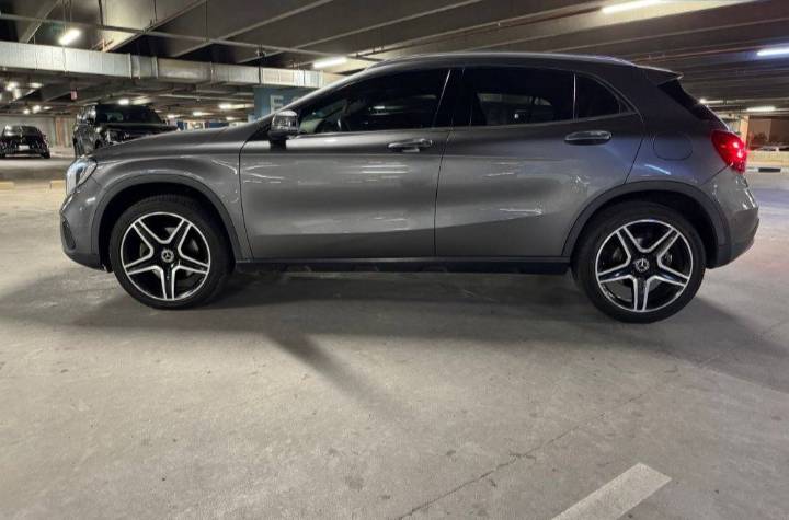 للبيع مرسيدس GLA250 2018 للبيع 