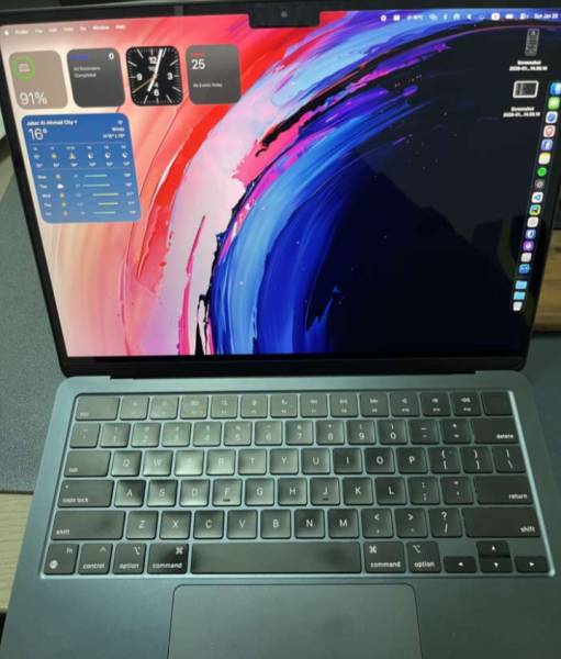 Macbook Air M2 للبيع 