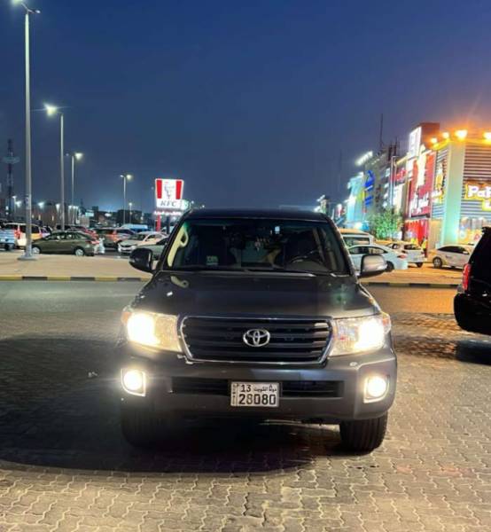 تويوتا لاند كروزر موديل 2015 للبيع 