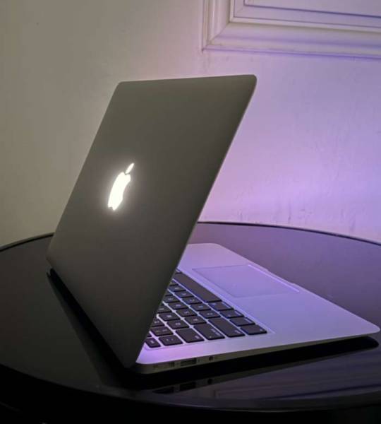 MacBook Air 2017 core i5 للبيع 