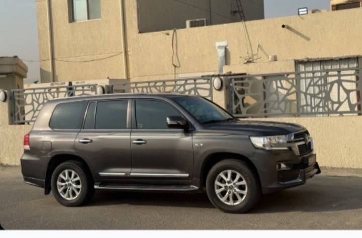 تويوتا لاندكروزر 2016 VXS للبيع 