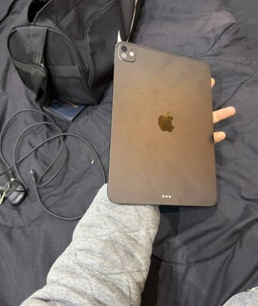 للبيع ايباد برو M5