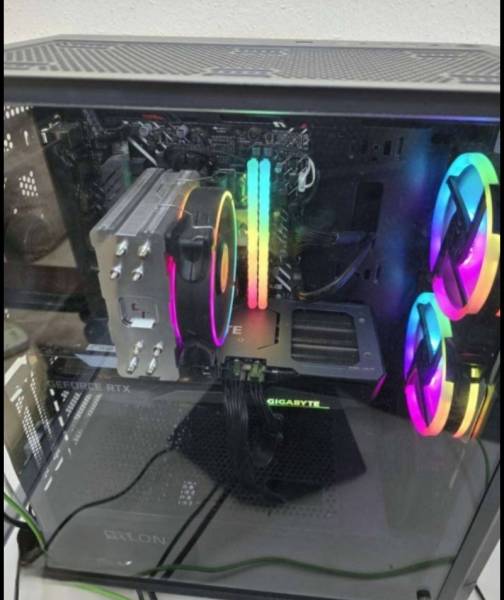 كمبيوتر العاب للبيع