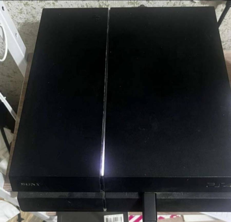 للبيع بلايستيشن 4