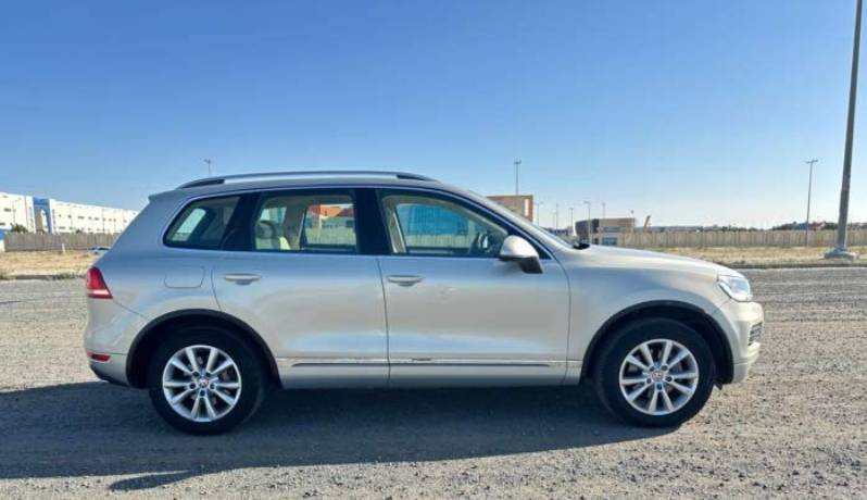 للبيع فولكس واجن طوارق 2014