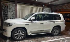 سيارة تويوتا لاند كروزر 2021