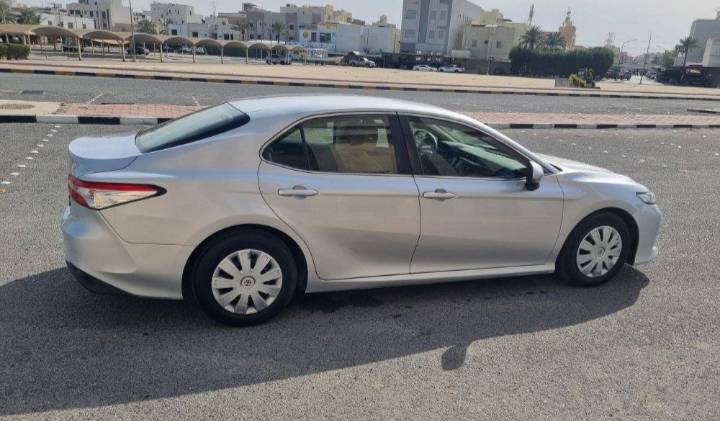 تويوتا للبيع LE موديل ٢٠٢٠ للبيع 