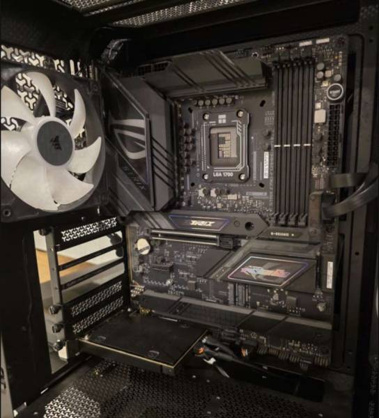 ROG STRIX Z790-F GAMING WIFI II للبيع