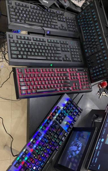 ماوسات و كيبوردات للبيع
