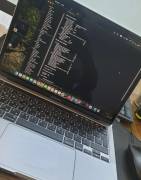 Apple macbook pro M1 With touch controls للبيع