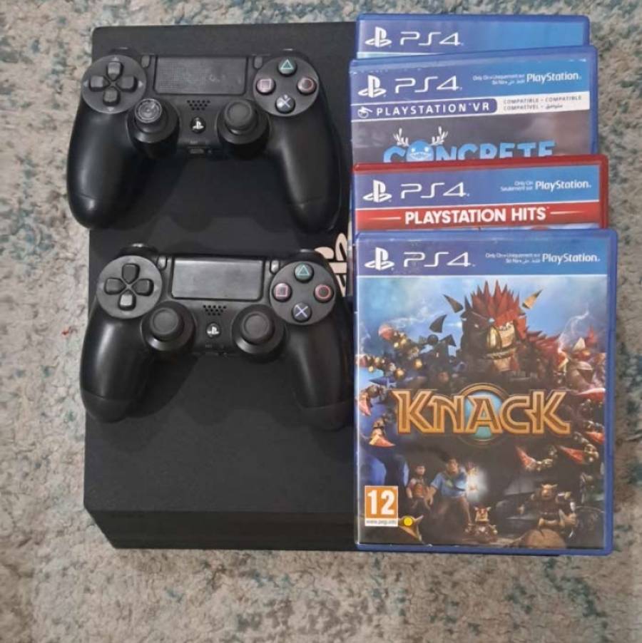 بلايستيشن 4 برو للبيع