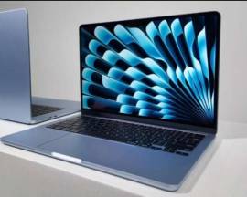 ماك بوك اير M4 للبيع