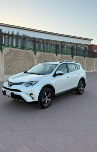 للبيع تويوتا راف 2017 4