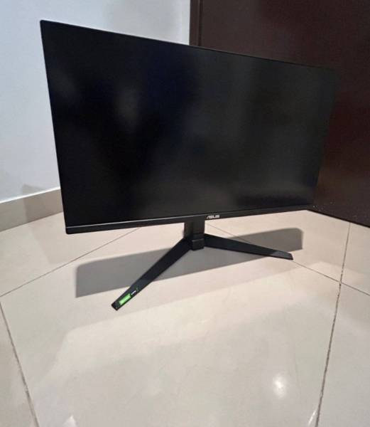 ASUS TUFF 4K 144Hz HDMI 2.1 للبيع شاشة