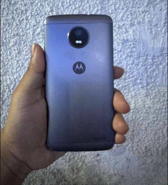 motorola E4 للبيع