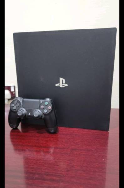 Sony PlayStation 4 Pro للبيع 