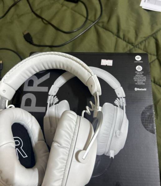 سماعات لوجتيك برو للبيع
