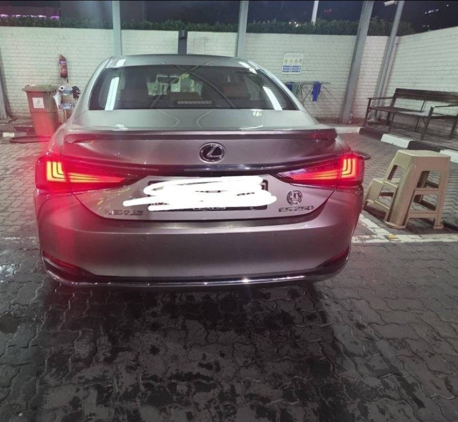 للبيع لكزس ES 2023 250 