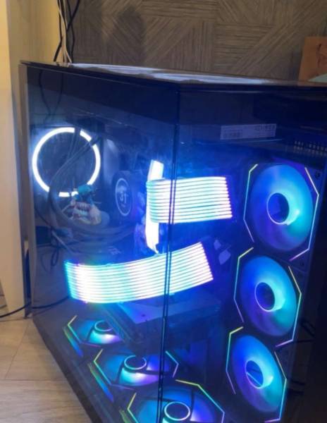 للبيع بي سي