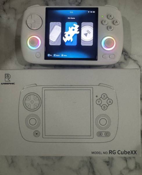 للبيع جهاز العاب الريترو القديمه RG CUBEE XX