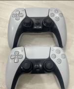 للبيع يدتين سوني 5