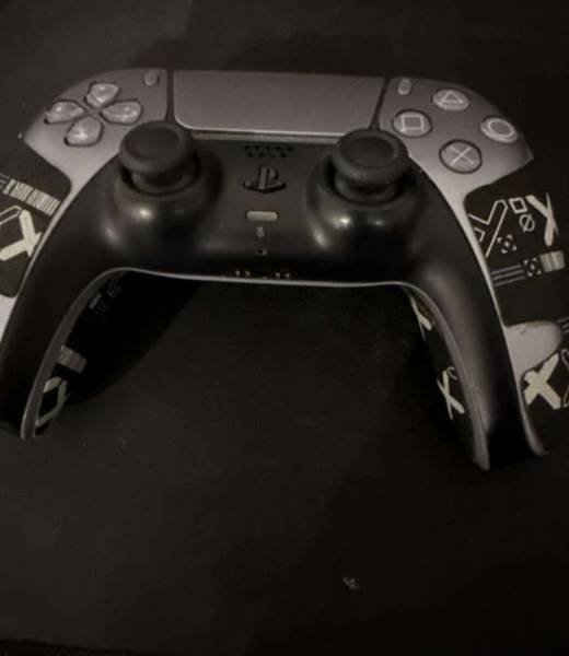يد بليستيشن 5 للبيع