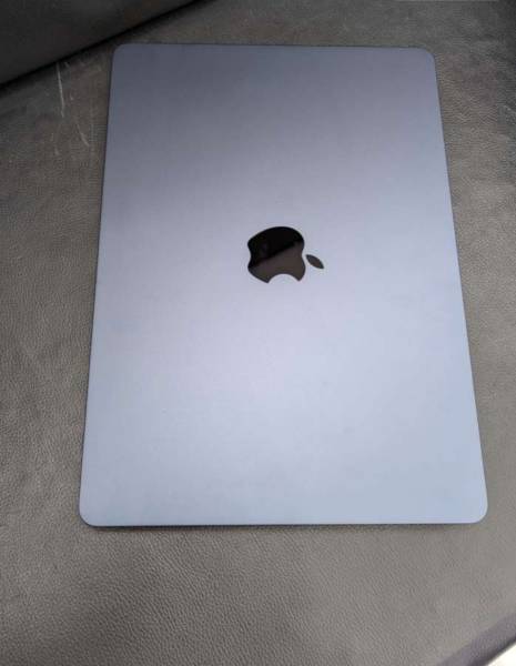 Apple Macbook air M4 للبيع