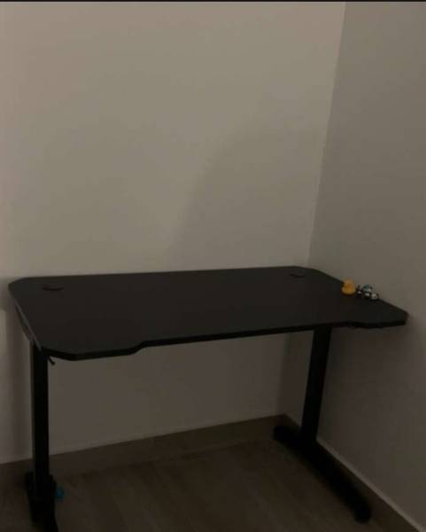 للبيع طاوله قيمنق