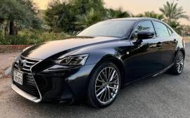 للبيع  لكزس 300 is  2019
