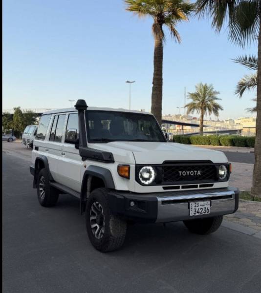للبيع تويوتا لاند كروزر 2025