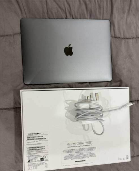 MacBook Air M1 للبيع ماك بوك اير