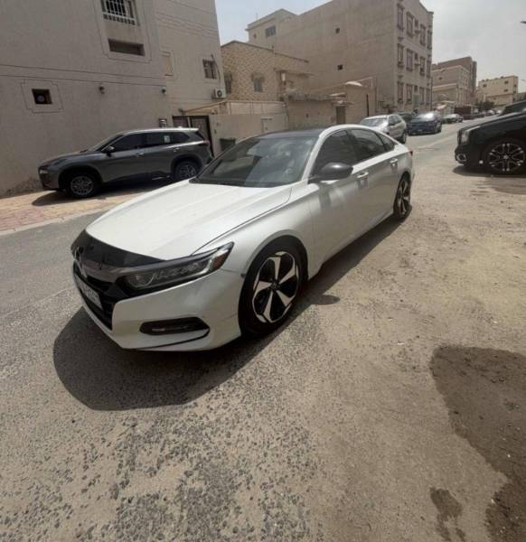 للبيع هوندا اكورد٢٠١٨