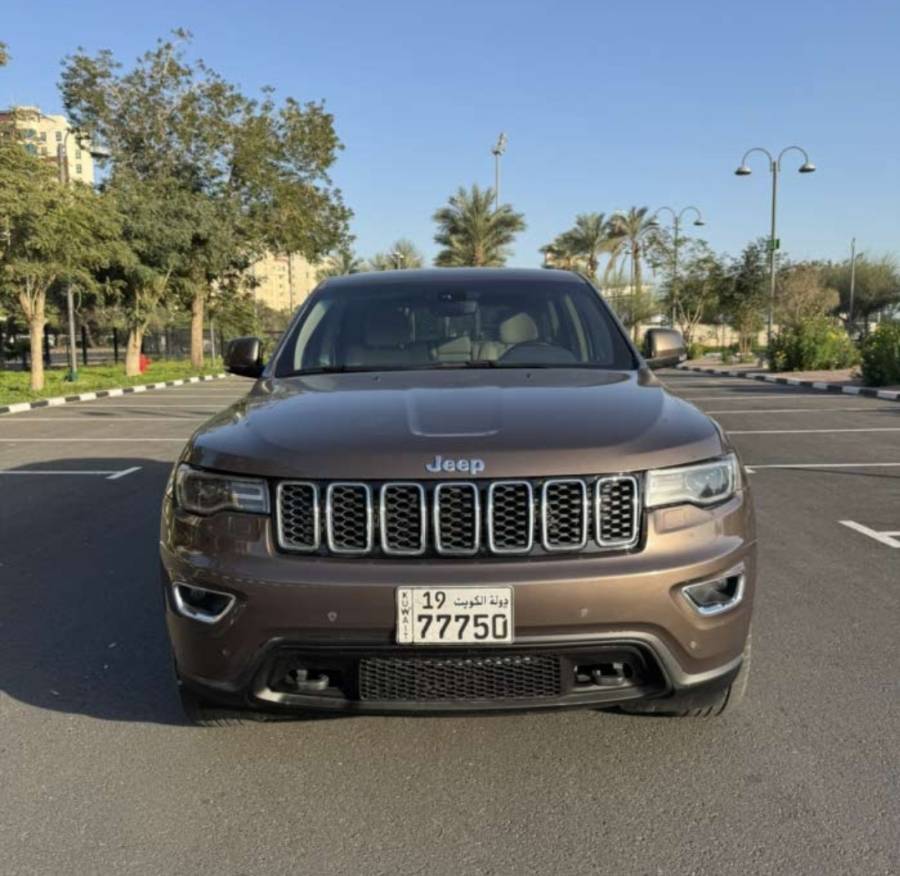 جراند شروكي لاريدو 2021 للبيع