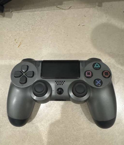 يده سوني فور للبيع