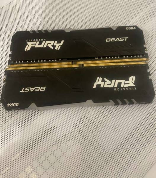 3200MHZ DDR4  للبيع رامات