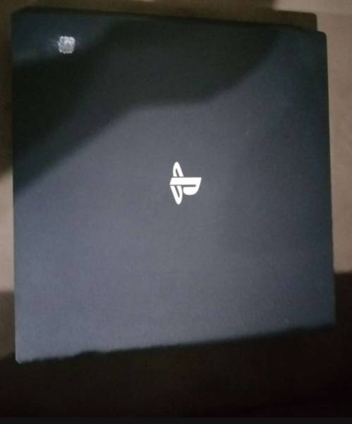 بلاي ستيشن 4 برو للبيع