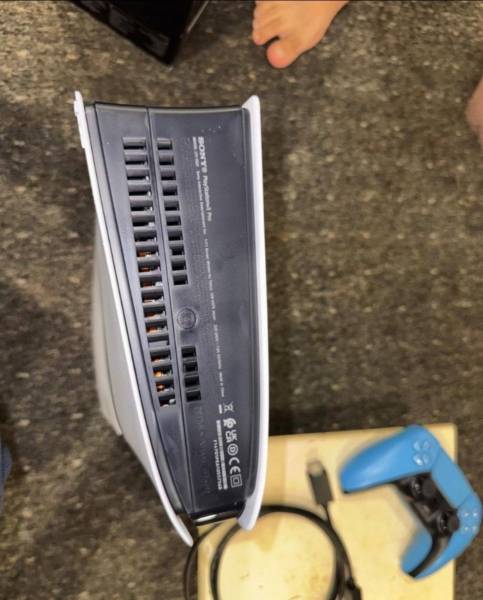 بليستيشن ٥ برو للبيع