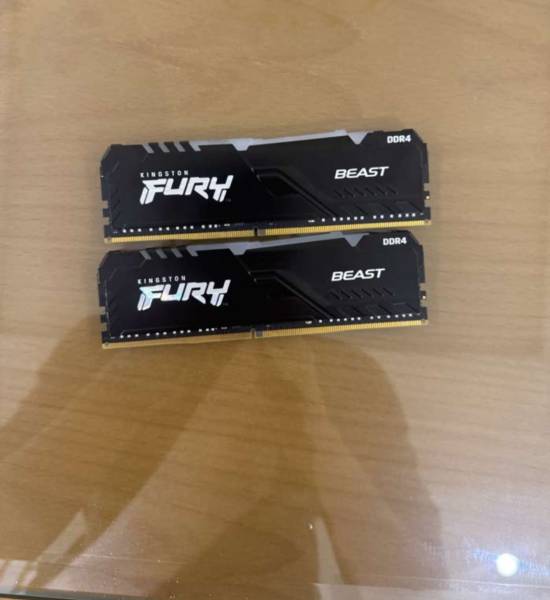 3200MHZ DDR4  للبيع رامات