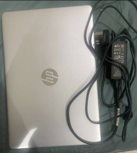 Laptop hp+ bag للبيع