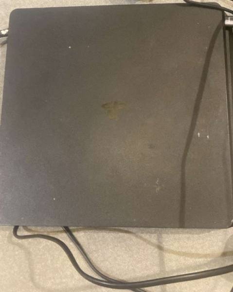 للبيع سوني فور