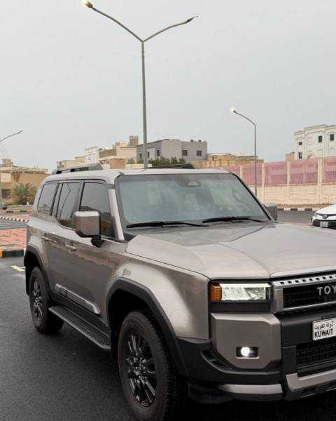 للبيع تويوتا برادو 2024