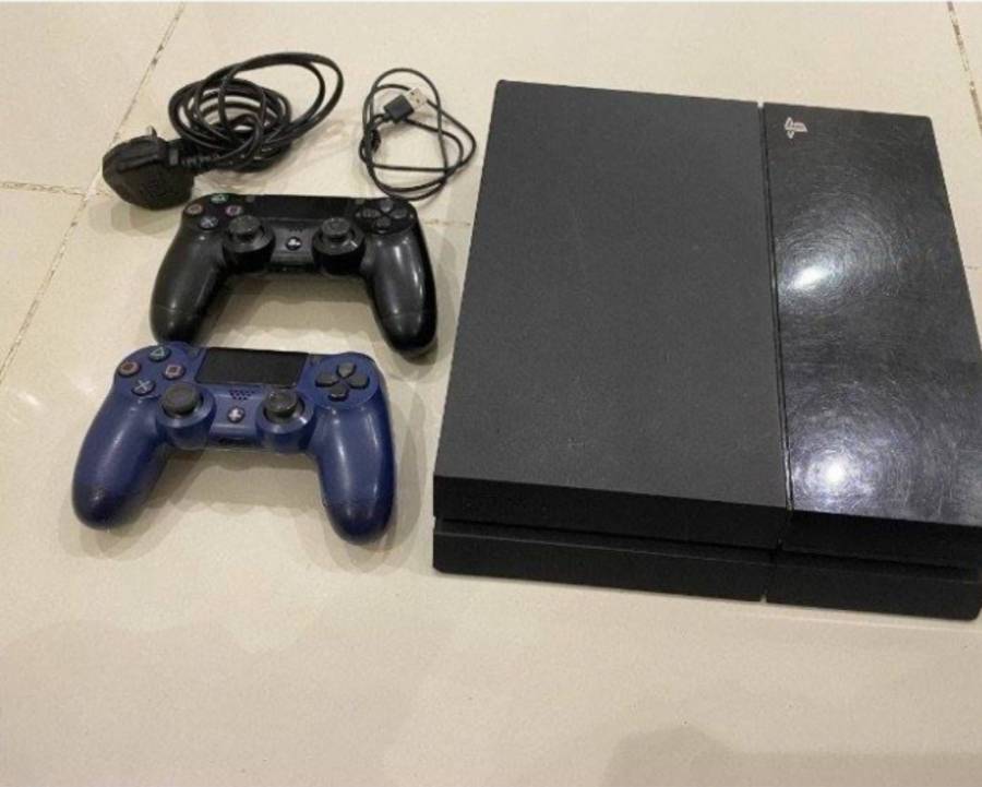 بلي ستيشن 4 للبيع